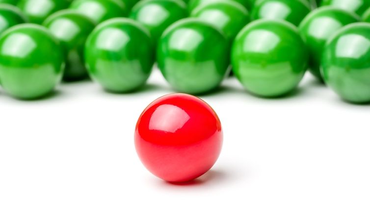 Concept with red and green marbles - Leader